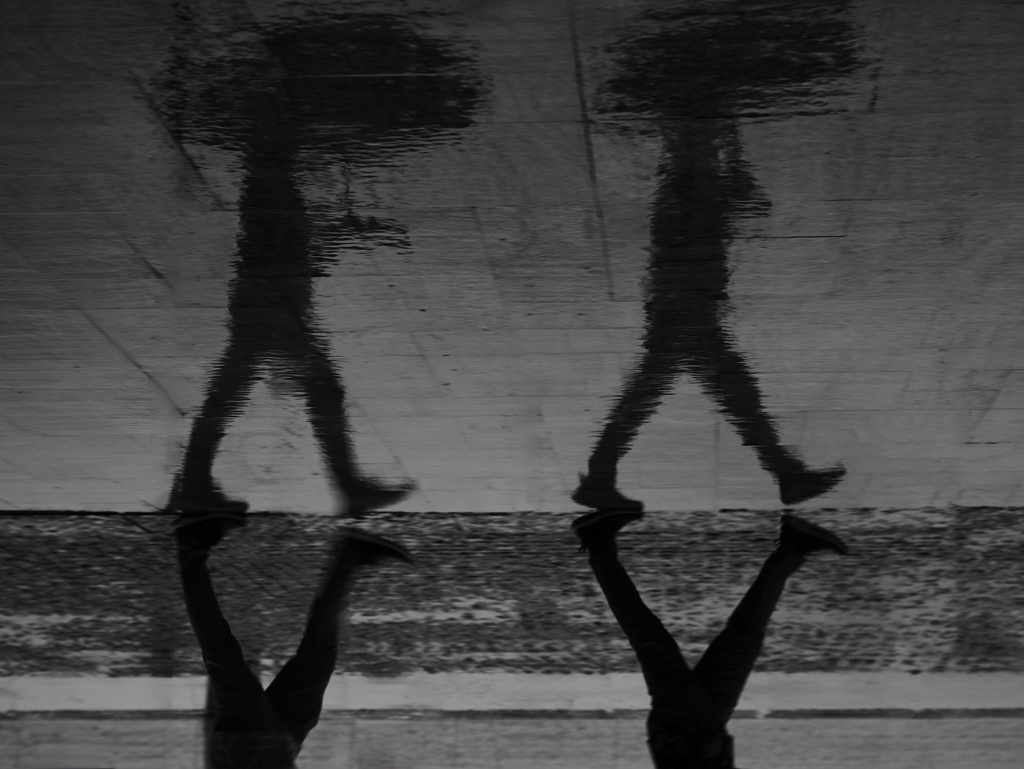 韶关--《人一双，影一对》—黄勇.jpg