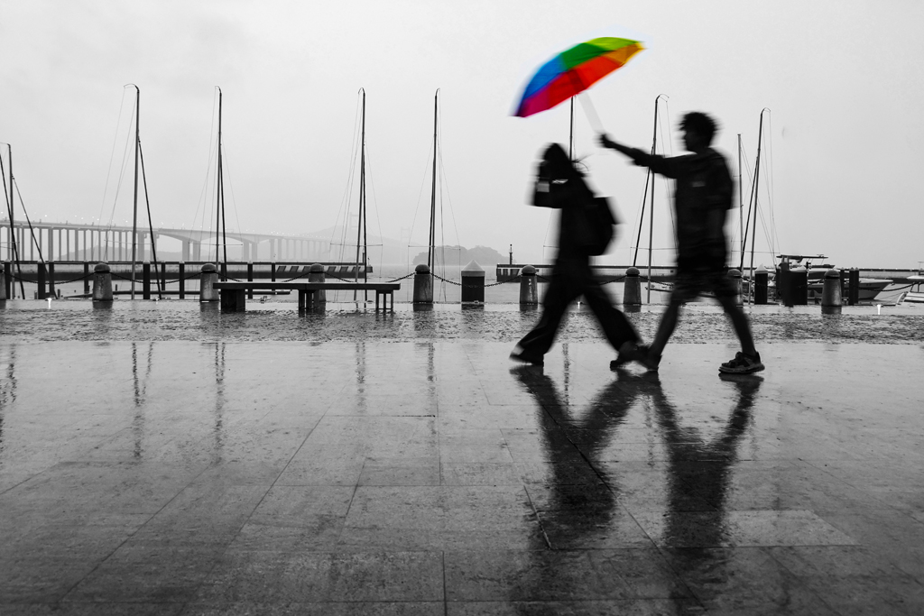 韶关--《雨中情》—楚朝霞.jpg