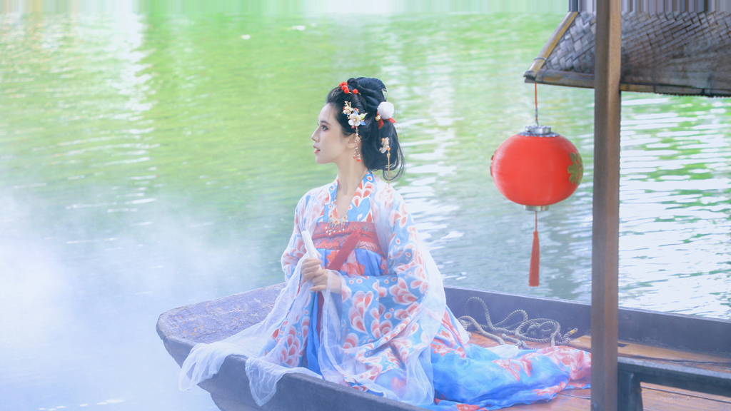 三等--阳江--《碧水红灯映佳人》杨惠婷15089572696.jpg