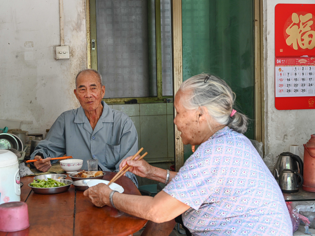 阳江--《粗茶淡饭老来伴》  张羽 13500219163  .jpg