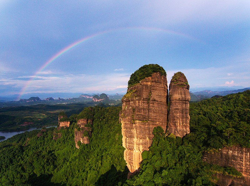 图3、丹霞山?双蜡峰  摄影：谢庆伟.jpg