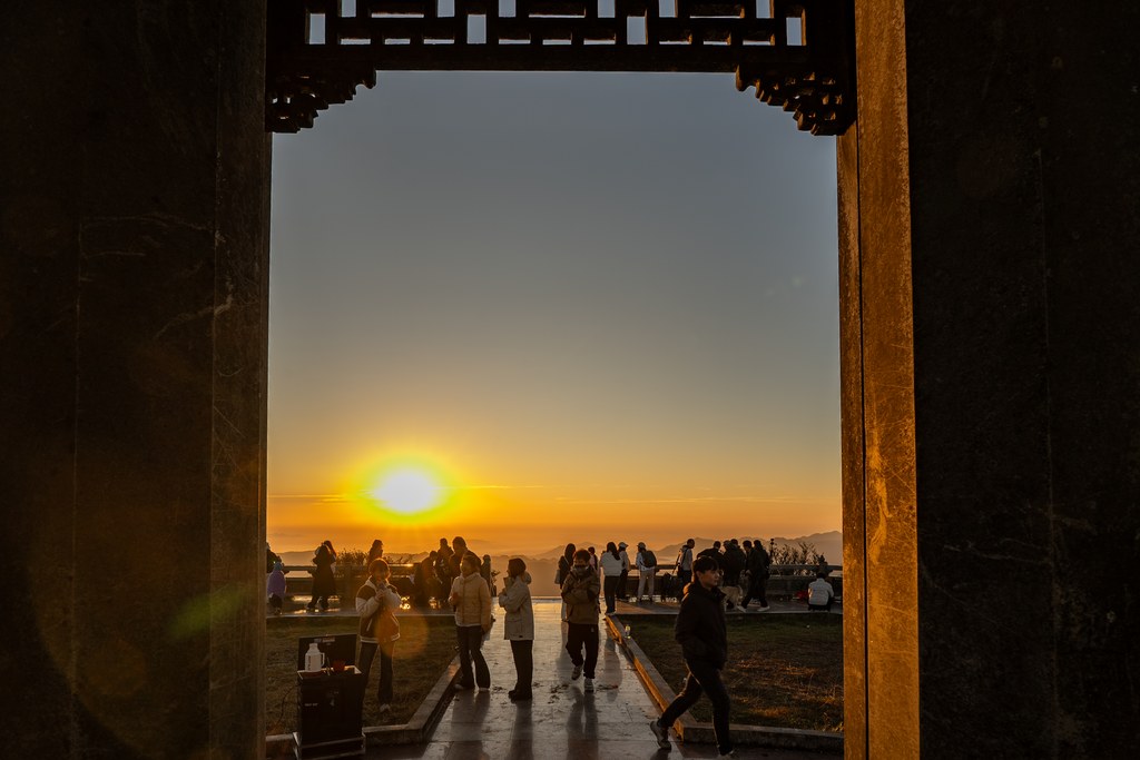 鸿亭拥晓，吴朝晖.jpg