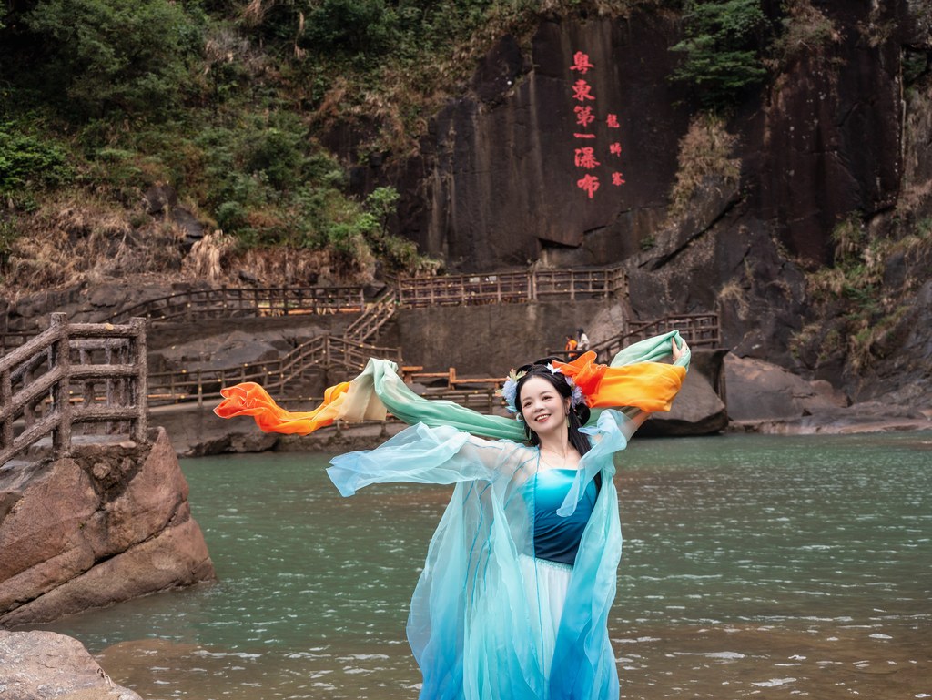 梅州专修班-龙永东摄-仙落凡尘引龙归.jpg